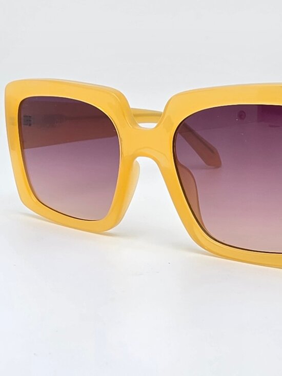 Quay Australia x Paris Hilton Total Vibe Tan Frame Brown Lens Sunglasses 54mm main image 16